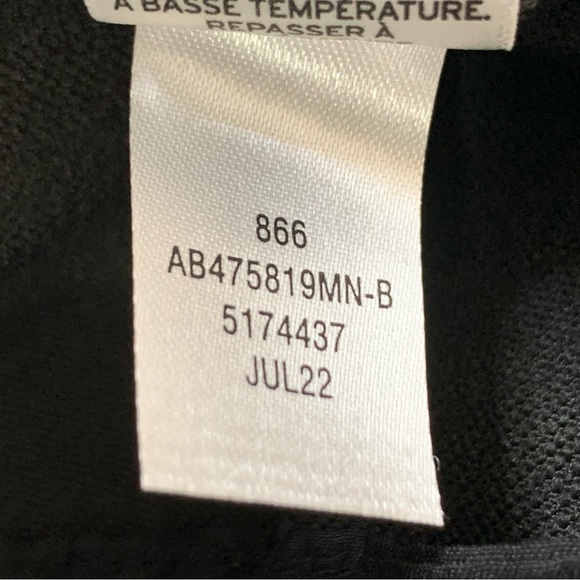 Abound Solid Stretch Shorts in Black Raven - Picture 5 of 5